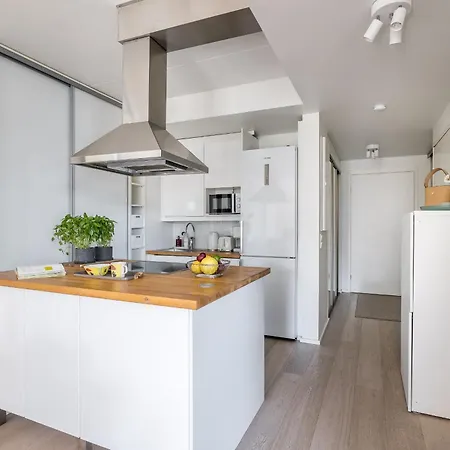 1-bedroom Beachfront With Balcony, Sauna And Parking In Aurinkolahti