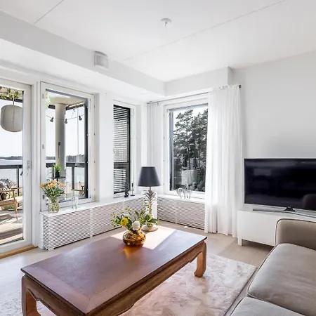 Апартаменты 1-bedroom Beachfront With Balcony, Sauna And Parking In Aurinkolahti Хельсинки