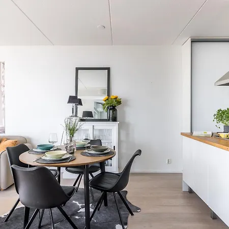 1-bedroom Beachfront With Balcony, Sauna And Parking In Aurinkolahti * Хельсинки