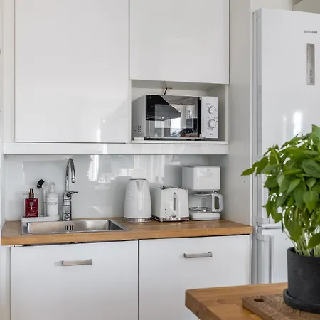1-bedroom Beachfront With Balcony, Sauna And Parking In Aurinkolahti Апартаменты *