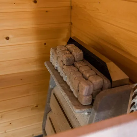 1-bedroom Beachfront With Balcony, Sauna And Parking In Aurinkolahti