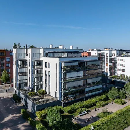 1-bedroom Beachfront With Balcony, Sauna And Parking In Aurinkolahti Apartment