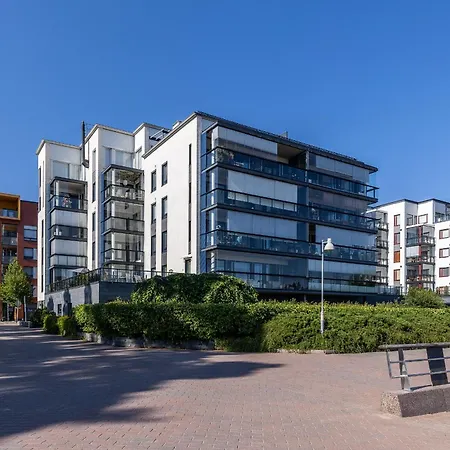 1-bedroom Beachfront With Balcony, Sauna And Parking In Aurinkolahti 헬싱키