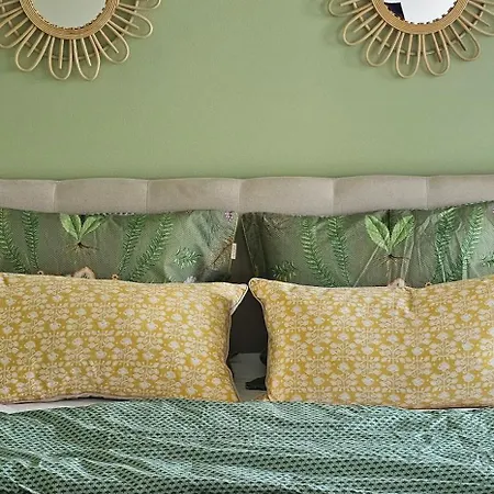 1-bedroom Beachfront With Balcony, Sauna And Parking In Aurinkolahti Apartment