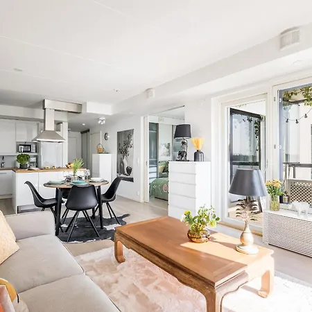 1-bedroom Beachfront With Balcony, Sauna And Parking In Aurinkolahti Apartment