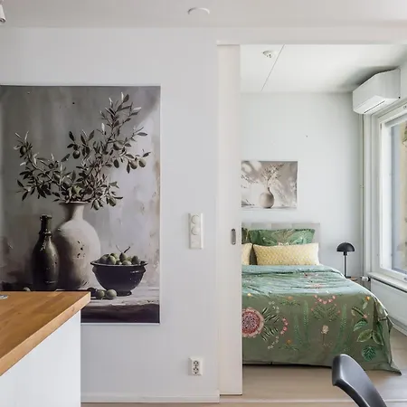 1-bedroom Beachfront With Balcony, Sauna&parking In Aurinkolahti Appartement