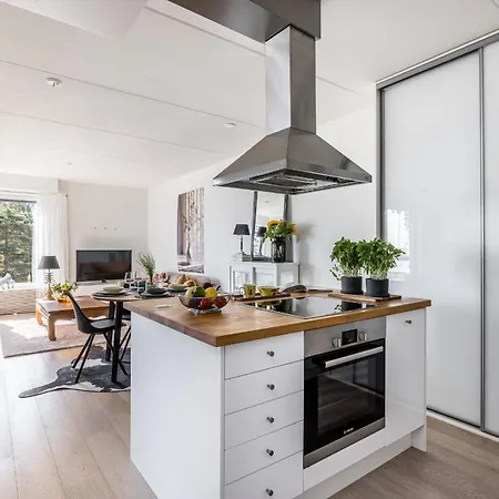 1-bedroom Beachfront With Balcony, Sauna And Parking In Aurinkolahti Хельсинки