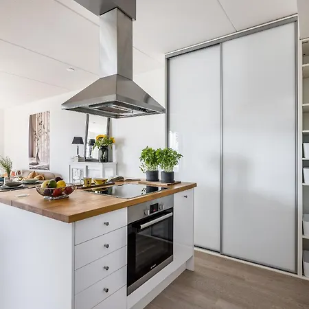 1-bedroom Beachfront With Balcony, Sauna And Parking In Aurinkolahti Helsinki