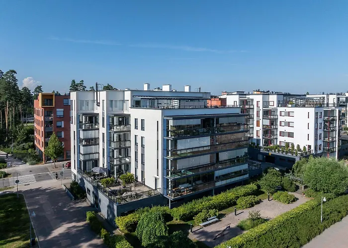 1-bedroom Beachfront With Balcony, Sauna And Parking In Aurinkolahti Apartamento