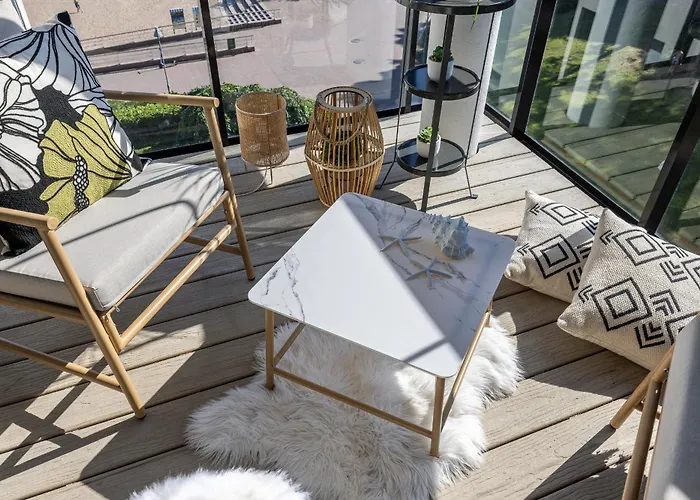 1-bedroom Beachfront With Balcony, Sauna And Parking In Aurinkolahti