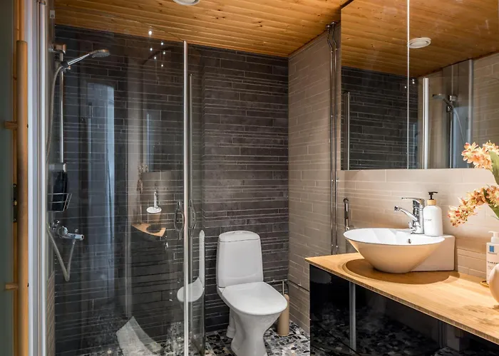 1-bedroom Beachfront With Balcony, Sauna And Parking In Aurinkolahti *