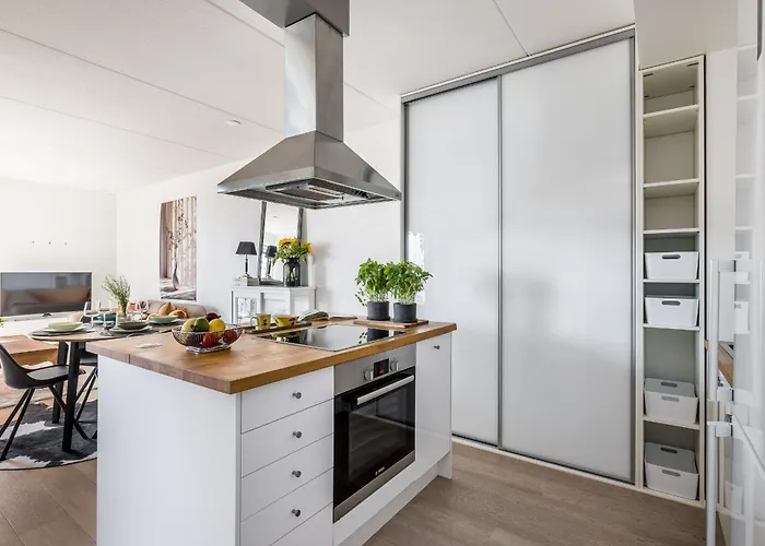 1-bedroom Beachfront With Balcony, Sauna And Parking In Aurinkolahti Helsínquia