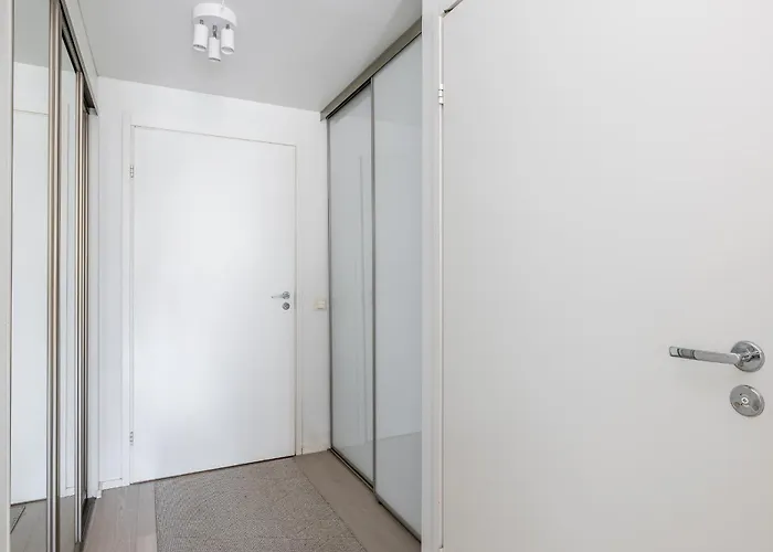 1-bedroom Beachfront With Balcony, Sauna And Parking In Aurinkolahti Apartamento Helsínquia