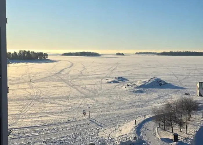 1-bedroom Beachfront With Balcony, Sauna And Parking In Aurinkolahti * Helsínquia