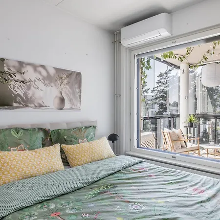 1-bedroom Beachfront With Balcony, Sauna And Parking In Aurinkolahti Apartment