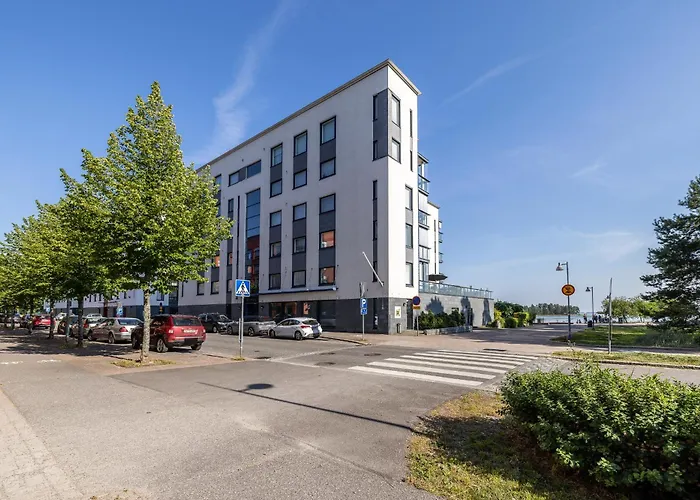 1-bedroom Beachfront With Balcony, Sauna And Parking In Aurinkolahti