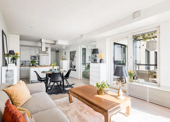 1-bedroom Beachfront With Balcony, Sauna And Parking In Aurinkolahti Apartmán