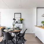 1-bedroom Beachfront With Balcony, Sauna And Parking In Aurinkolahti * הלסינקי