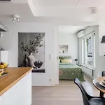 דירה 1-bedroom Beachfront With Balcony, Sauna And Parking In Aurinkolahti הלסינקי