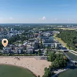 1-bedroom Beachfront With Balcony, Sauna And Parking In Aurinkolahti Apartment Helsinki