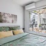 1-bedroom Beachfront With Balcony, Sauna And Parking In Aurinkolahti Apartment