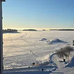 1-bedroom Beachfront With Balcony, Sauna And Parking In Aurinkolahti * הלסינקי