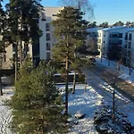 1-bedroom Beachfront With Balcony, Sauna And Parking In Aurinkolahti הלסינקי