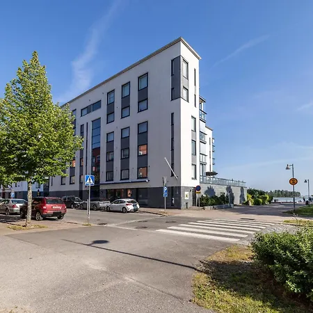 1-bedroom Beachfront With Balcony, Sauna And Parking In Aurinkolahti