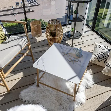 1-bedroom Beachfront With Balcony, Sauna And Parking In Aurinkolahti